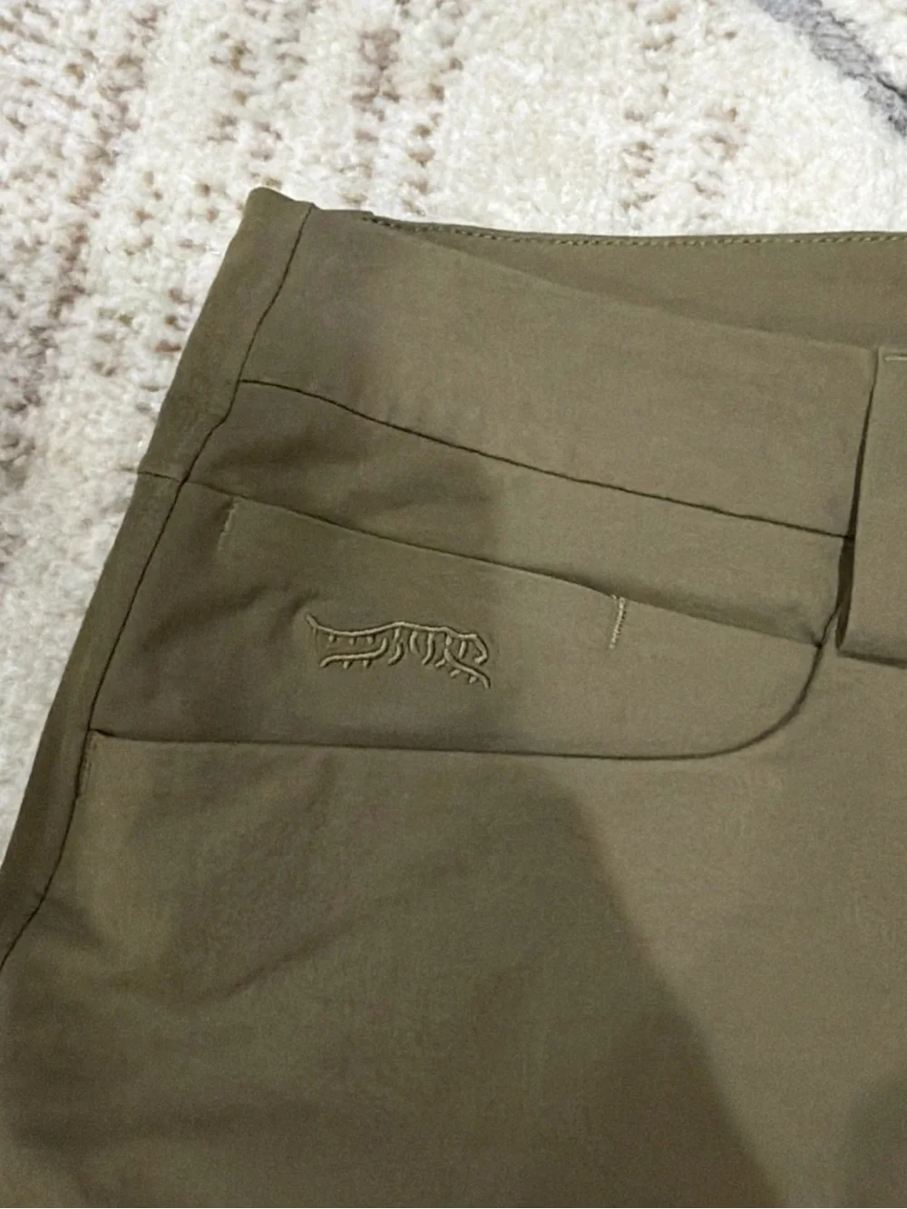 Sun Day Red Tiger Woods Jupiter 5 Pocket Golf Pants Men’s Size 32 Bronze